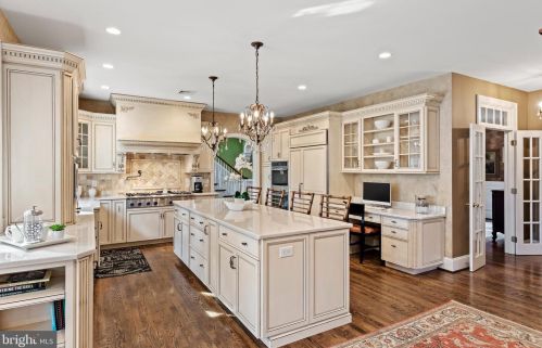 466 Black Swan Ln, Berwyn PA  19312-1908 exterior