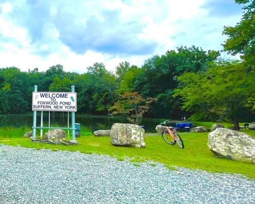 1 Parkside Dr, Airmont NY  10901-7601 exterior