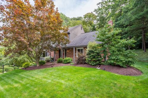 140 Golfview Dr, Canonsburg, PA 15317-5325