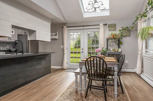 75 Ledgeview Dr, Rochester NH  03839-5618 exterior