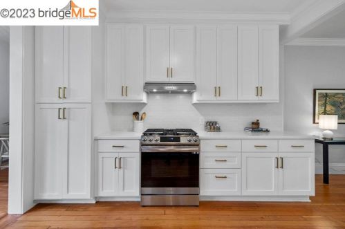 418 45 St, Oakland CA 94609-2135 exterior