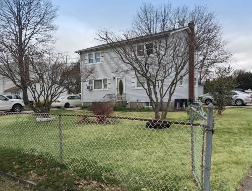 41 Wisconsin Ave, Bayshore, NY 11706-2337