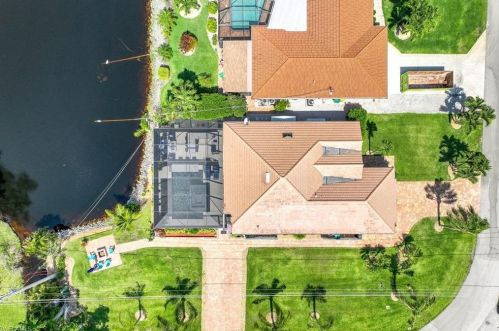 999 Valley Dr, Bonita Springs FL  34134-7438 exterior