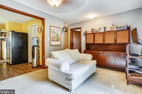 2402 Youngs Dr, Haymarket VA  20169-1532 exterior