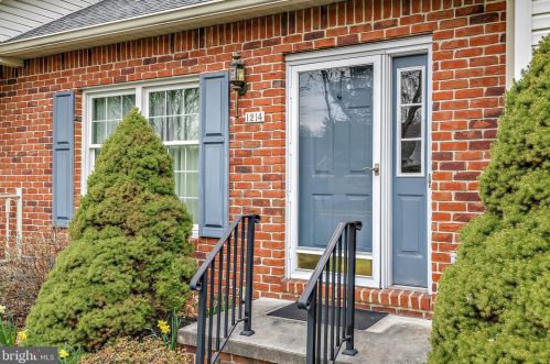 1214 White Birch Ln, Carlisle PA  17013-3591 exterior