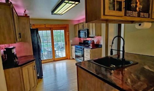 105 Madison Dr, New Kensington, PA 15068-3122