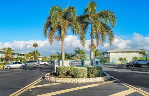 2420 Federal Hwy, Boynton Beach FL  33435-7729 exterior
