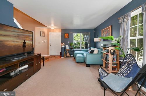 10 Birmingham Dr, Columbus NJ  08022-2342 exterior