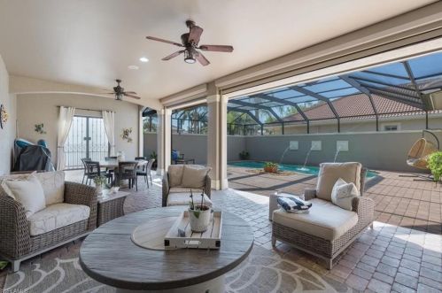 5042 Rustic Oaks Cir, Naples, FL 34105-4527