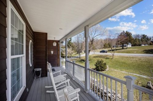 7 Menayas Ct, Washingtonville NY  10992-2032 exterior