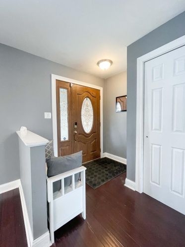 1025 Kentwood Dr, Dyer, IN 46311-1352