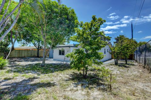 2180 Seacrest Blvd, Boynton Beach FL  33435-6785 exterior