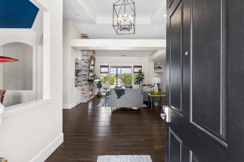 24812 Horseshoe Ln, Santa Clarita, CA 91321-1117