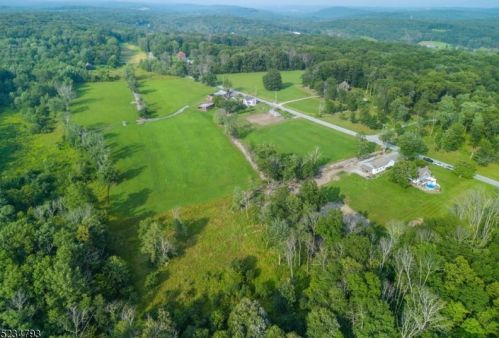 131 Mudtown Rd, Wantage, NJ 07461-3619