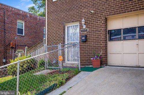 4449 B St, Washington, DC 20019-4359
