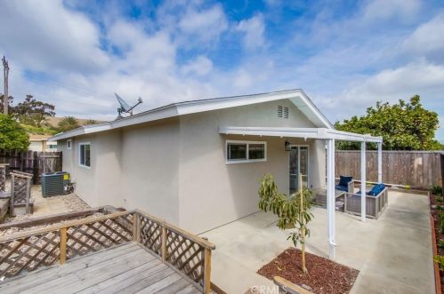 3707 Balboa Dr, Oceanside CA  92056-3947 exterior