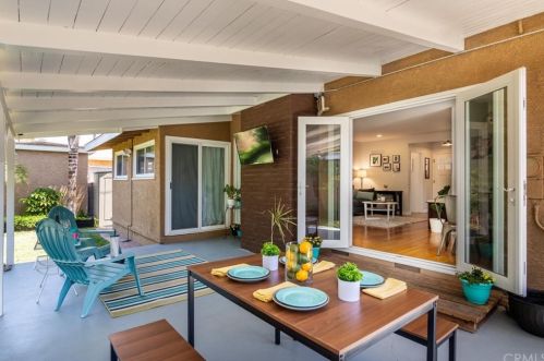 2219 Vuelta Grande Ave, Long Beach, CA 90815-2354
