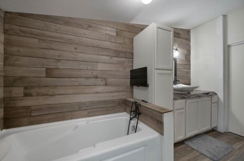 16501 Williams Rd, Conroe TX 77303-3496 exterior