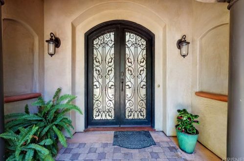 22926 Wrencrest Dr, Calabasas CA  91302-1866 exterior