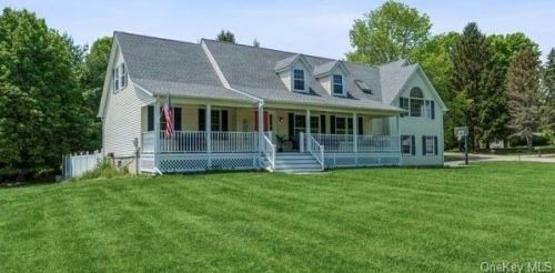 20 Tanner Dr, Poughquag, NY 12570-4938