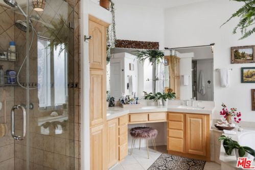 154 Navajo Ln, Topanga CA  90290-4451 exterior