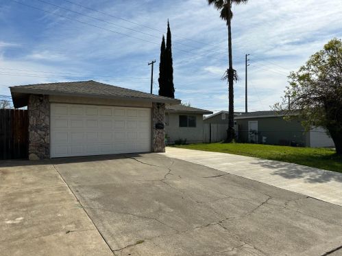 6048 Gilman Way, North Highlands, CA 95660-4548