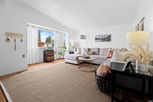 275 Carleton Dr, Ukiah CA  95482-3821 exterior