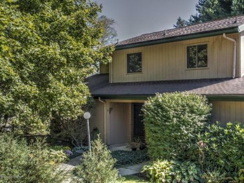 7201 Onawa Ct, Cresco, PA 18326-7886