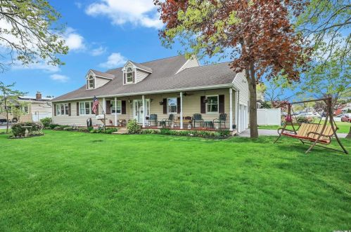 246 Oakland Ave, Deer Park, NY 11729-5944