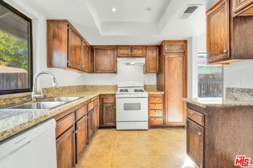 1621 Lingard St, Lancaster CA 93535-3442 exterior