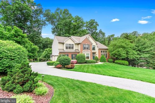 306 Deer Path Dr, Red Lion, PA 17356-7800
