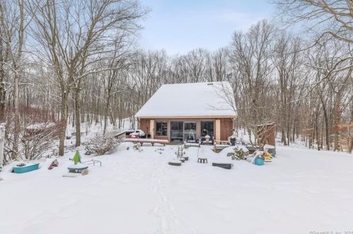 606 Route 81, Deep River CT  06419-1126 exterior