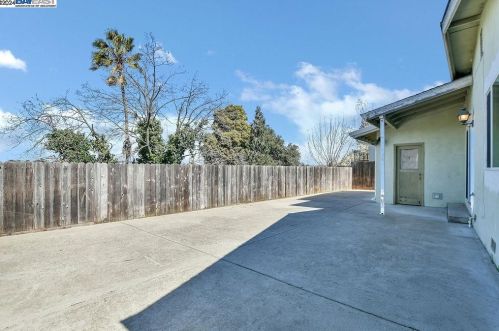 940 Marlesta Rd, Pinole CA  94564-2609 exterior