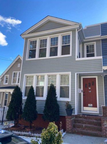 74-36 Park Ln, Jamaica, NY 11421-1029