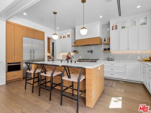 12226 Huston St, North Hollywood CA  91607-3617 exterior