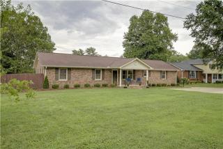 7168 Willow Creek Dr, Nashville, TN 37221-3423