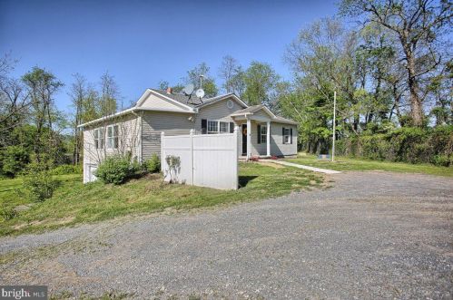 24 Rabbit Ln, North Newton, PA 17241-9004