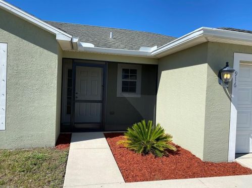 916 5th Pl, Cape Coral, FL 33990-2828