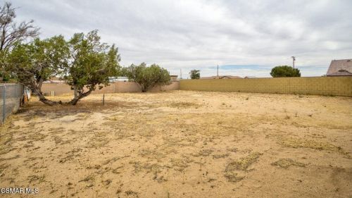 4025 Avenue, Lancaster CA  93535-7720 exterior