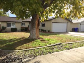 119 Whittier Ct, Exeter, CA 93221-1936