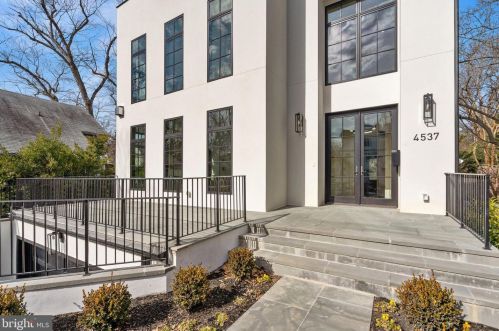 4537 Lowell St, Washington, DC 20016-2750