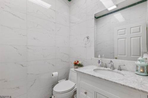 22 Autumn Ridge Rd, Greystone Park NJ  07950-1194 exterior