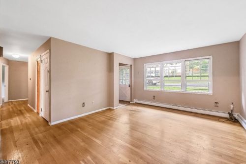 109 Marne Rd, Hopatcong, NJ 07843-1844