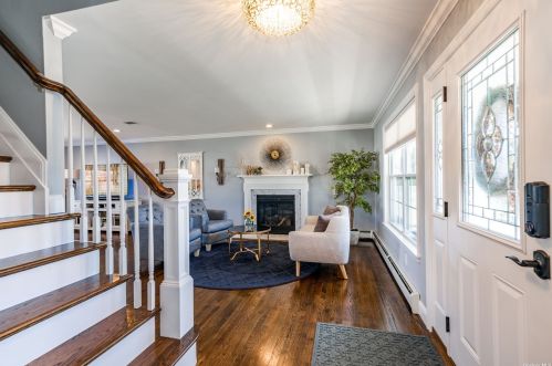 3545 Woodward Ave, Seaford, NY 11783-2448