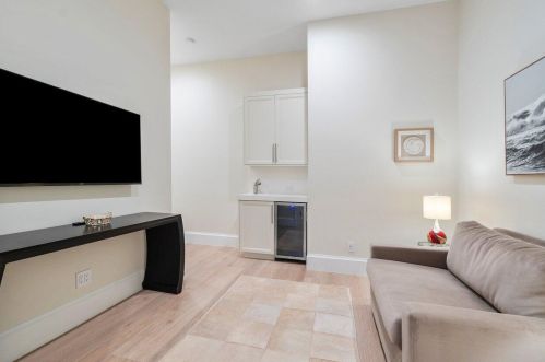 7 Country Rd, Boynton Beach FL  33436-5609 exterior