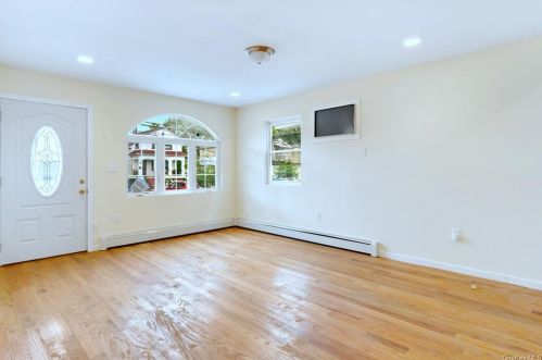 210 Pugsley Ave, Bronx, NY 10473-2320