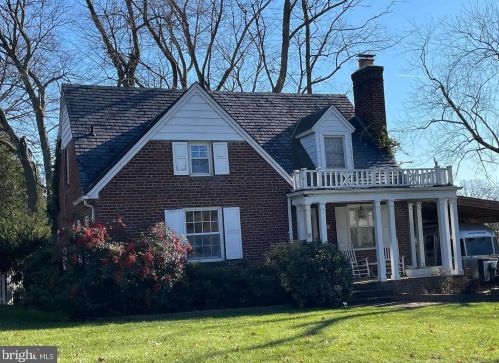 2827 Meadow Ln, Falls Church VA  22042-2320 exterior