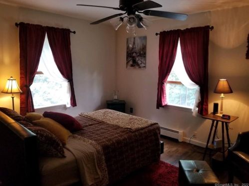 6 Jeremy Dr, East Lyme CT  06333-1544 exterior