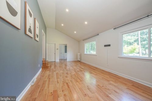 404 Maple Ave, Camden NJ  08109-2021 exterior