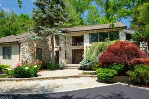 12 Heather Ln, Warren, NJ 07059-5258